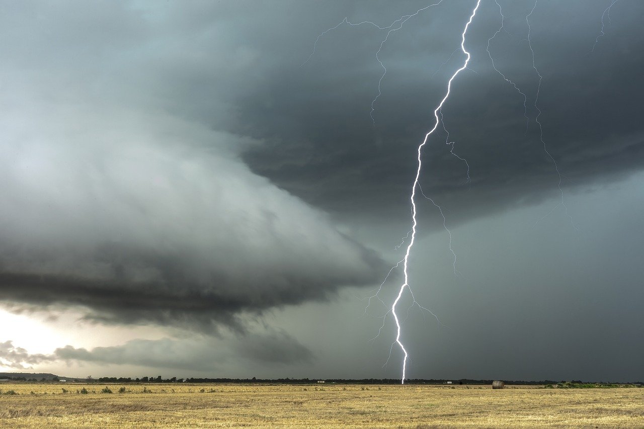 lightning, clouds, thunderstorm-4713379.jpg