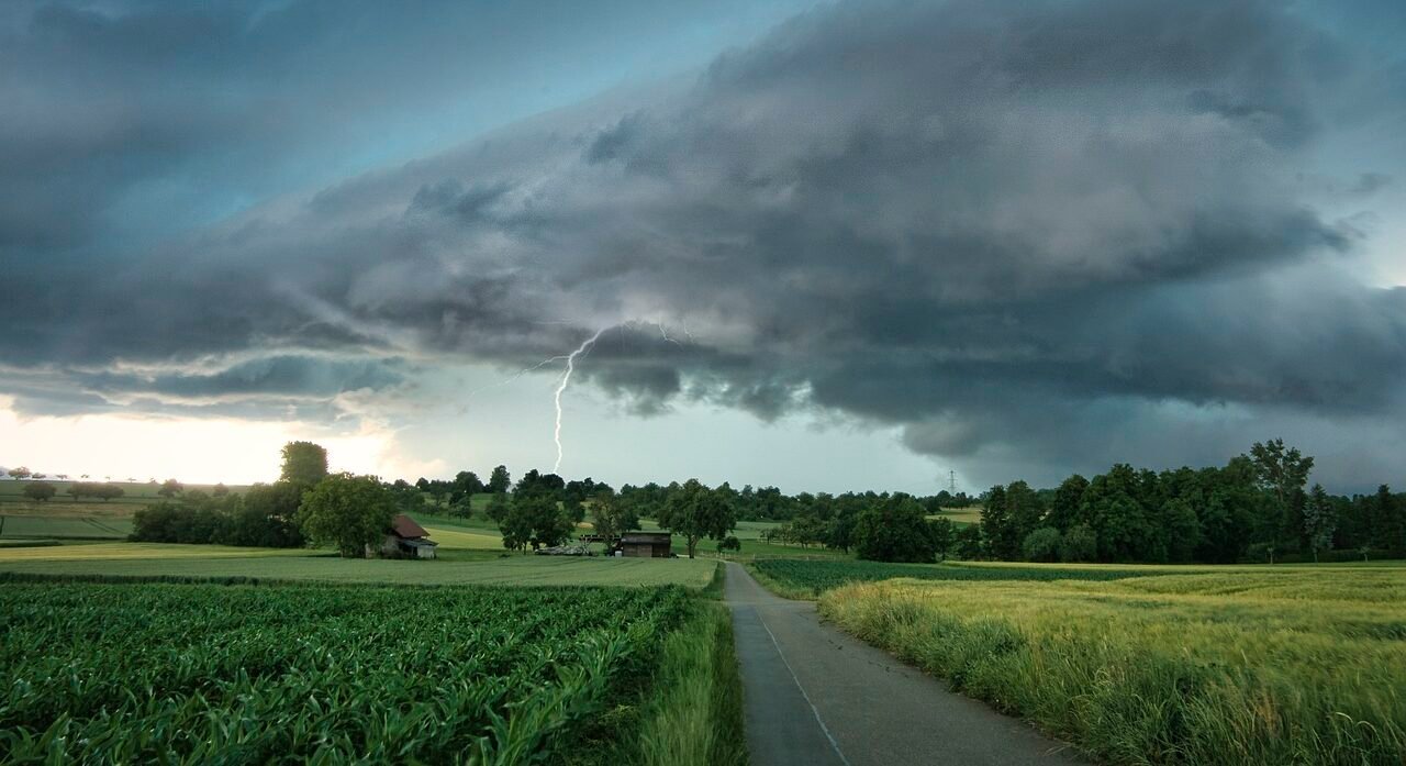 lightning, thunderstorm, rural-6383992.jpg